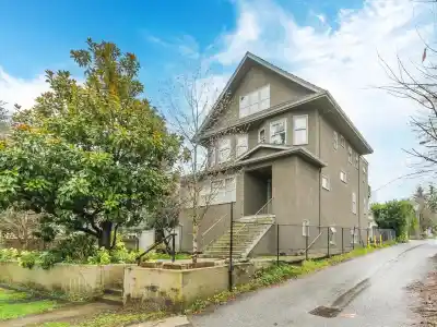 482 W 17TH AVENUE, Vancouver BC V5Y 2A2