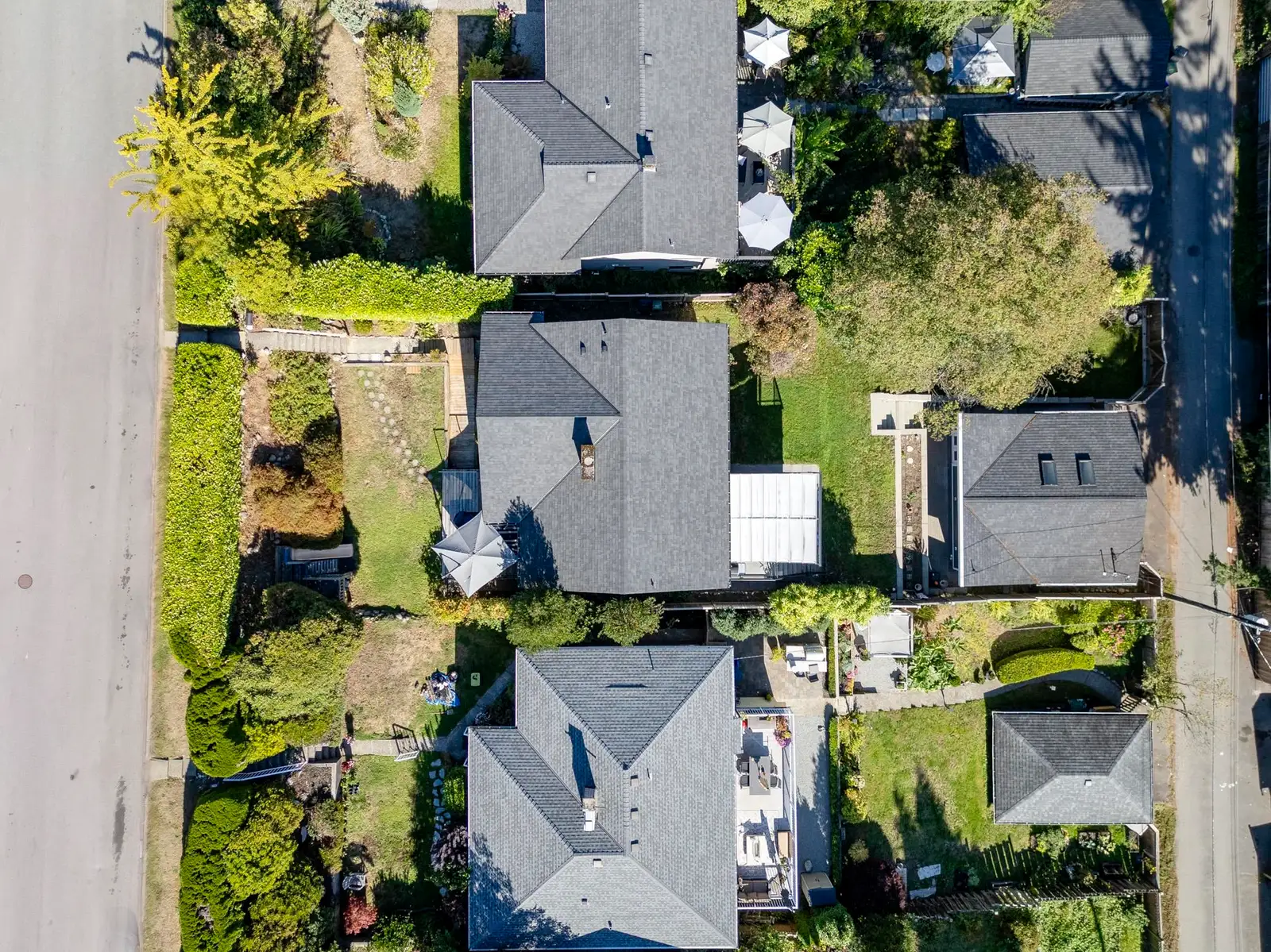 1243 CLOVERLEY STREET, North Vancouver BC V7L 1N7