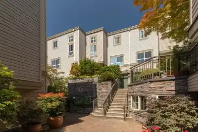 34 2375 W BROADWAY, Vancouver BC V6K 2E6