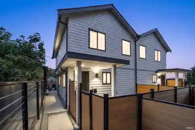 1 3438 TRIUMPH STREET, Vancouver BC V5K 1T8