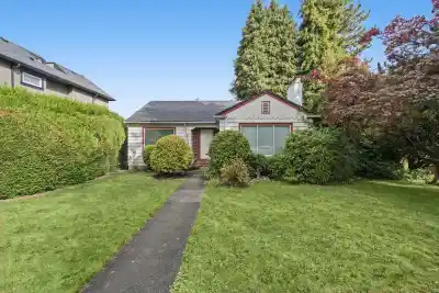 455 W 29TH AVENUE, Vancouver BC V5Y 2L1