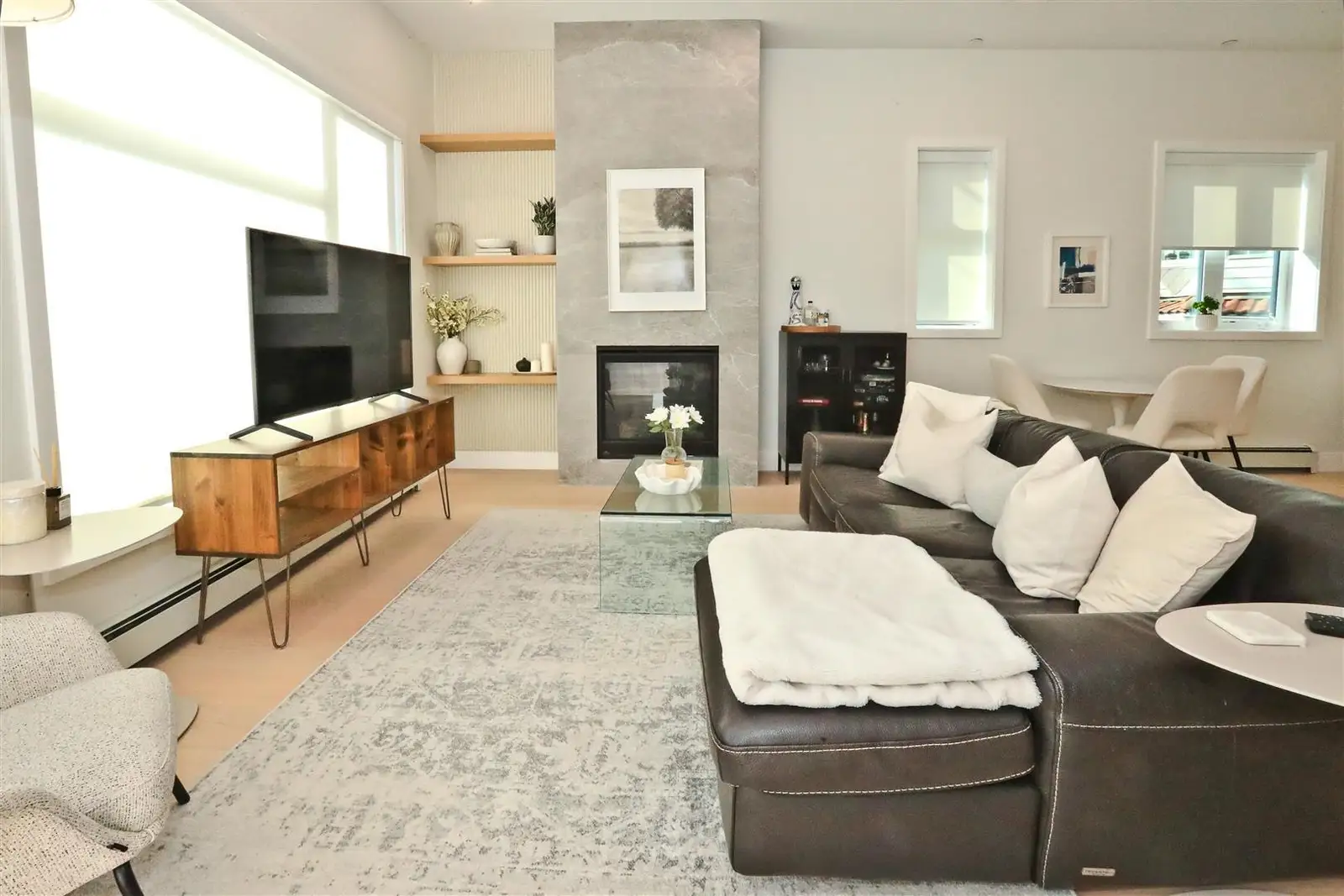 4015 VICTORIA DRIVE, Vancouver BC V5N 4M9