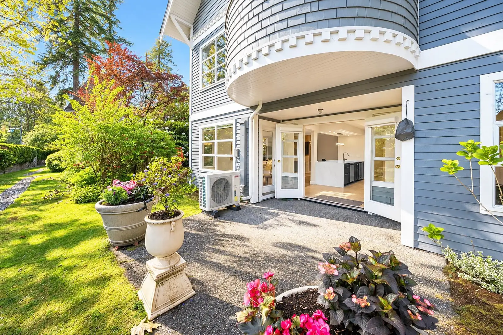 103 3399 CAPILANO CRESCENT, North Vancouver BC V7R 4W7