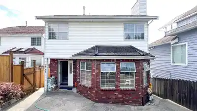 1860 SE MARINE DRIVE, Vancouver BC V5P 2R8