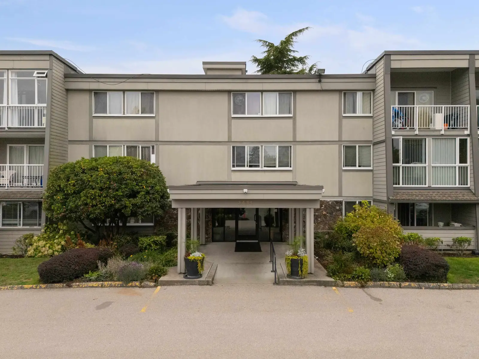 206 3451 SPRINGFIELD DRIVE, Richmond BC V7E 1Z2