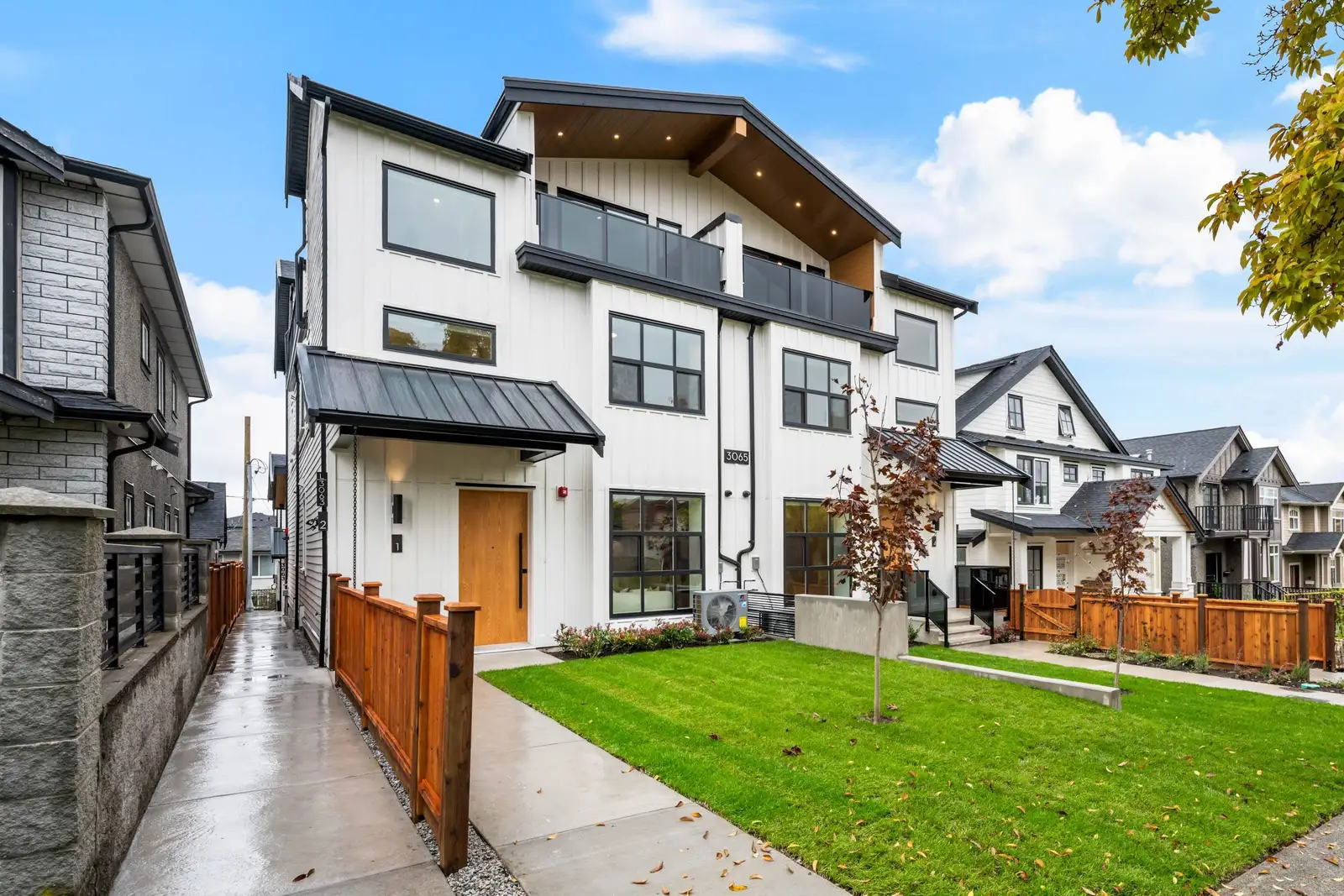 2 3065 CHARLES STREET, Vancouver BC V5K 3B6