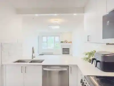 311 4893 CLARENDON STREET, Vancouver BC V5R 3J3