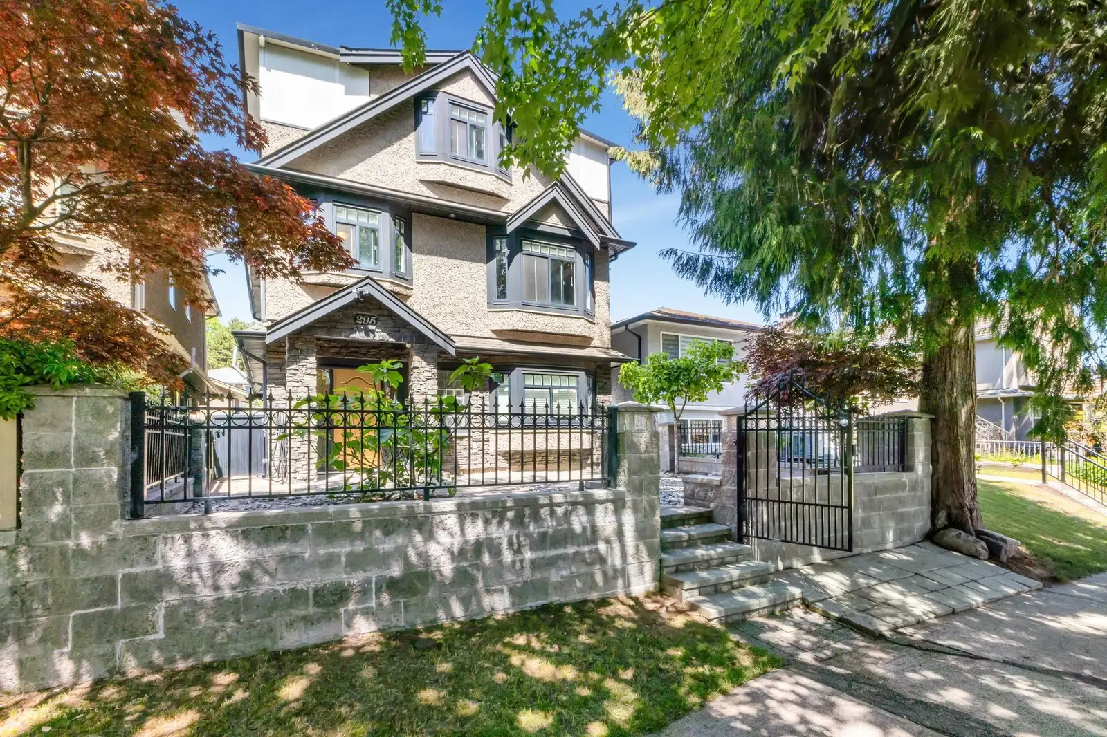 295 W 63RD AVENUE, Vancouver BC V5X 2H9