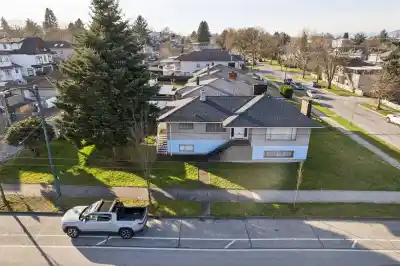 925 NANAIMO STREET, Vancouver BC V5L 4T1
