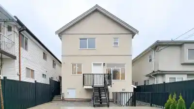 3433 E 23RD AVENUE, Vancouver BC V5R 1C1