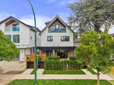 2- 2547 E 2ND AVENUE, Vancouver BC V5M 1C7