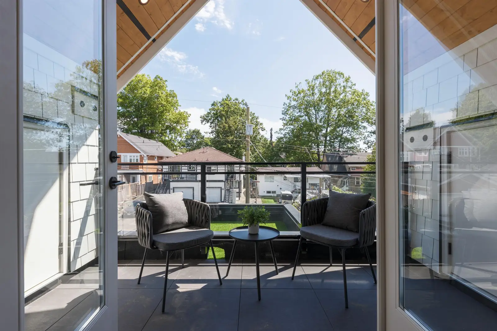 2068 E 1ST AVENUE, Vancouver BC V5N 1B5