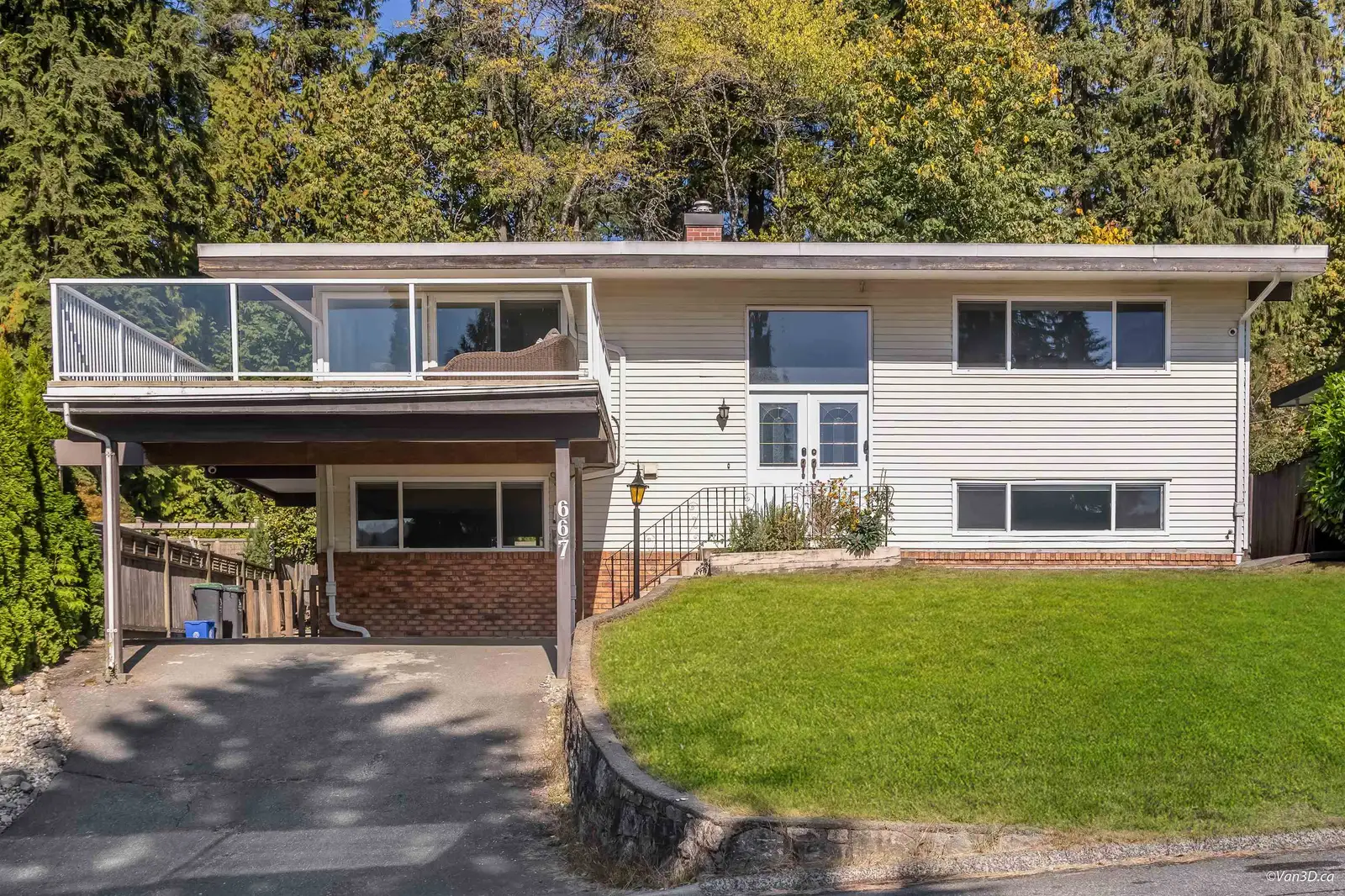 667 PLYMOUTH DRIVE, North Vancouver BC V7H 2H5