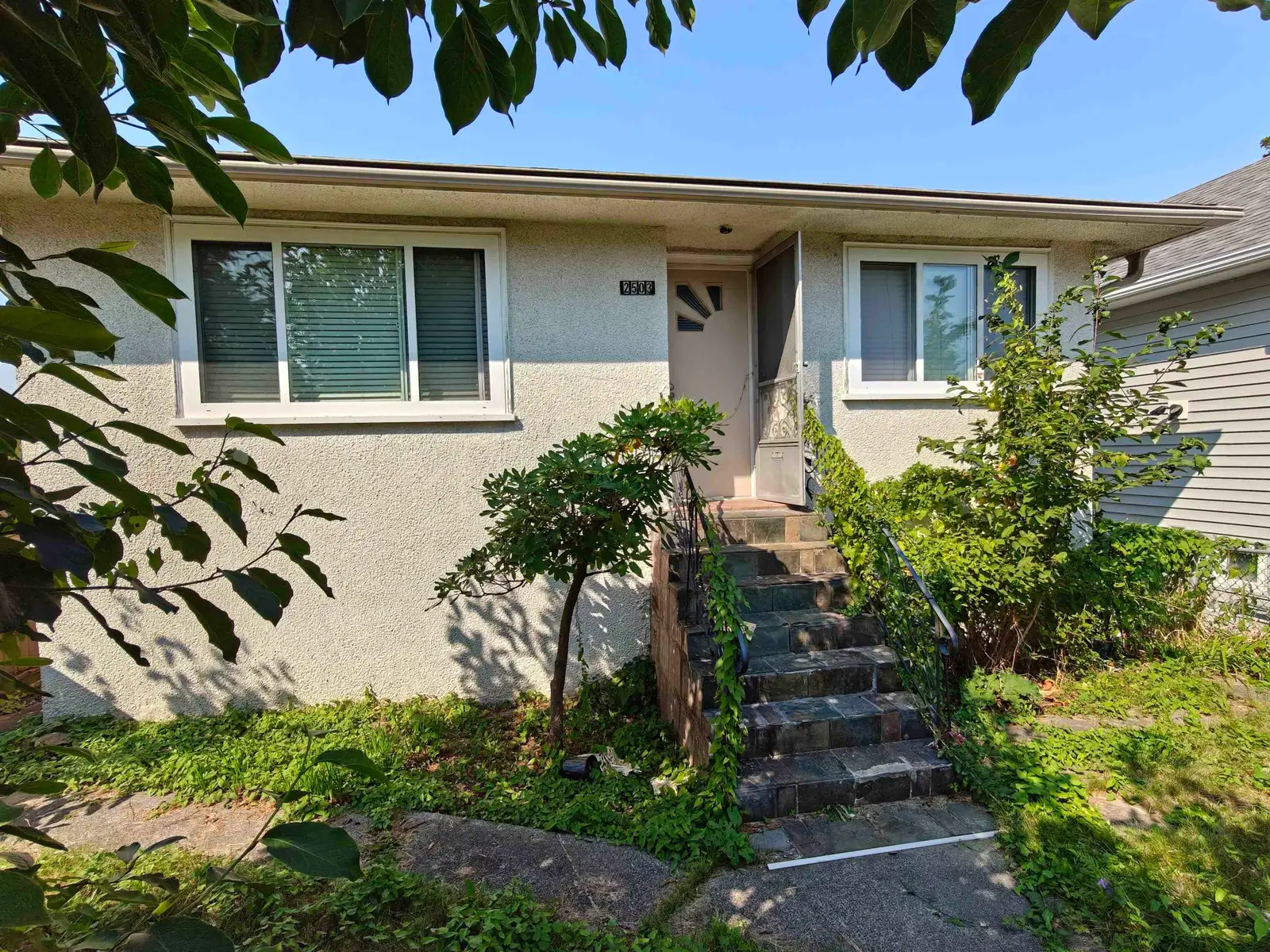 2503 E 27TH AVENUE, Vancouver BC V5R 1N2