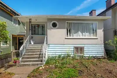 2733 E 28TH AVENUE, Vancouver BC V5R 1S1