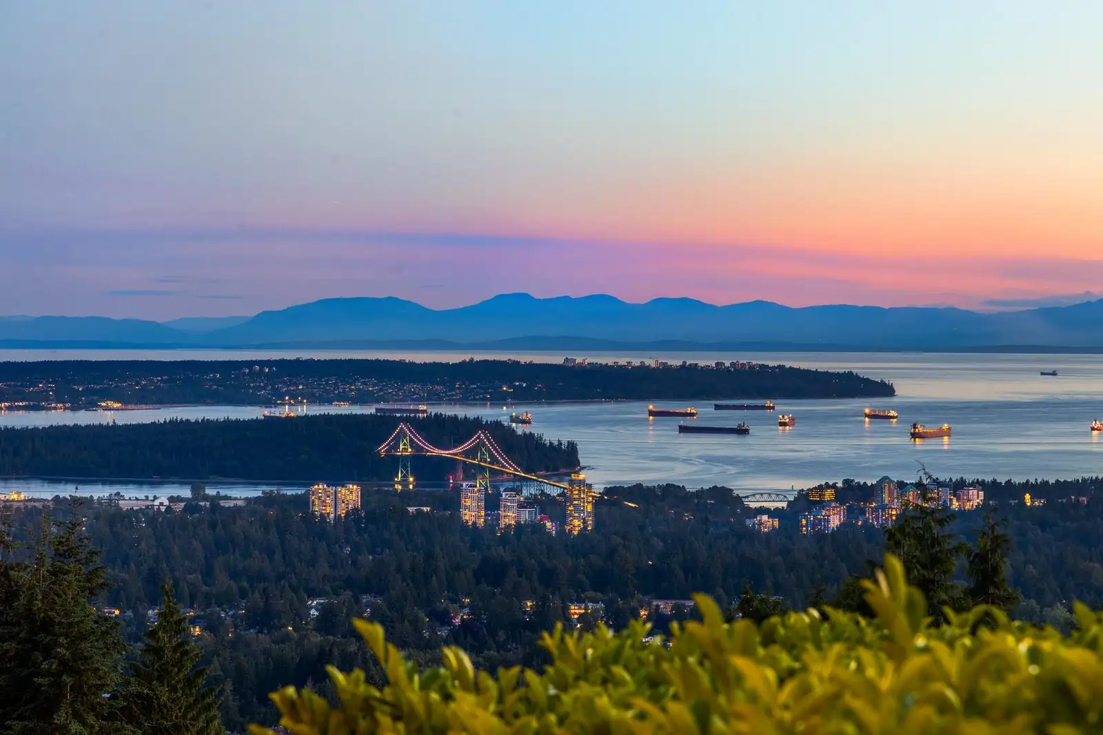 187 RONDOVAL CRESCENT, North Vancouver BC V7N 2W6