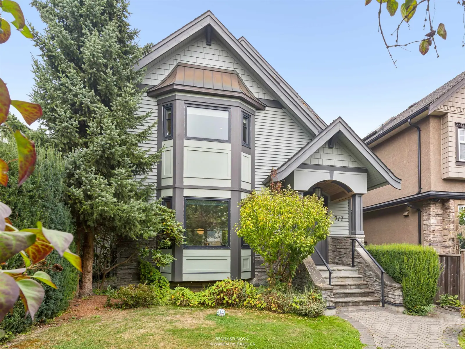 917 W 20TH AVENUE, Vancouver BC V5Z 1Y4
