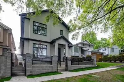 1 4874 LANARK STREET, Vancouver BC V5N 3S2