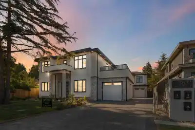 2 3871 SPRINGFIELD DRIVE, Richmond BC V7E 1Z3