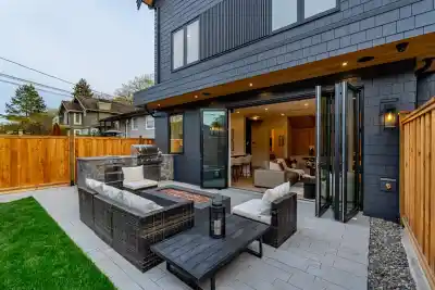 2 3345 W 13TH AVENUE, Vancouver BC V6R 2R8