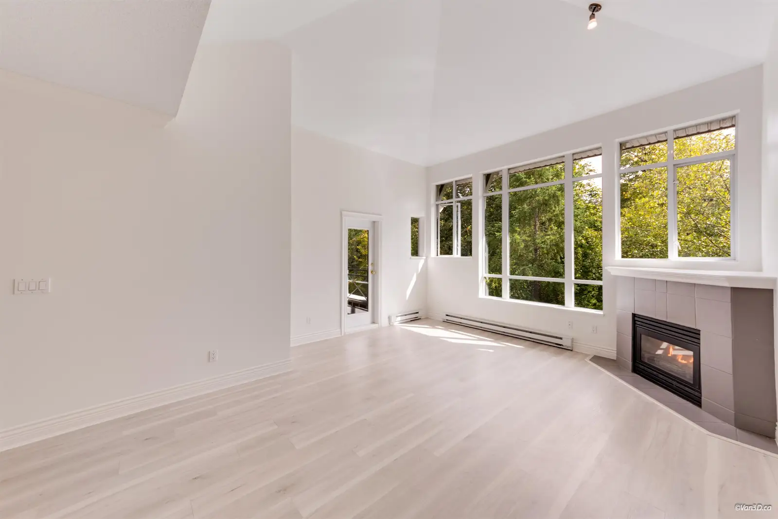 405 3625 WINDCREST DRIVE, North Vancouver BC V7G 2S6