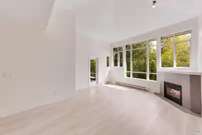 405 3625 WINDCREST DRIVE, North Vancouver BC V7G 2S6