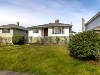 3369 PRICE STREET, Vancouver BC V5R 5P8