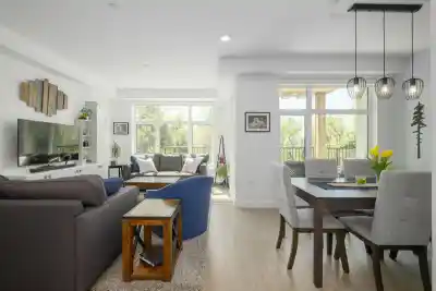 111 747 E 3RD STREET, North Vancouver BC V7L 1G8