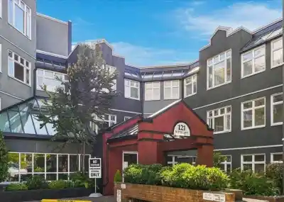 403 121 W 29TH STREET, North Vancouver BC V7N 4L6