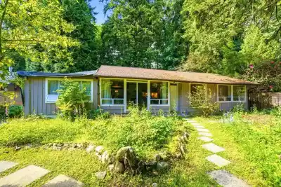 1463 AVONLYNN CRESCENT, North Vancouver BC V7J 2V2
