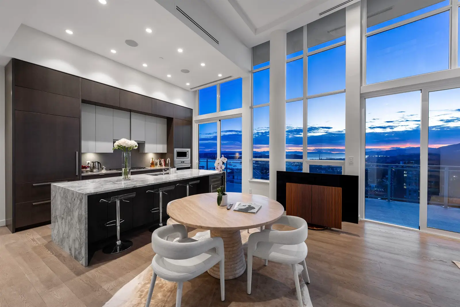2403 125 E 14TH STREET, North Vancouver BC V7L 0E6