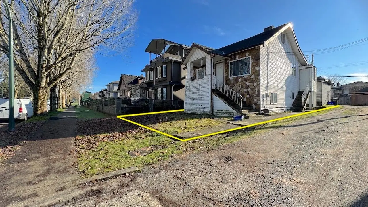3006 E 25TH AVENUE, Vancouver BC V5R 1J4