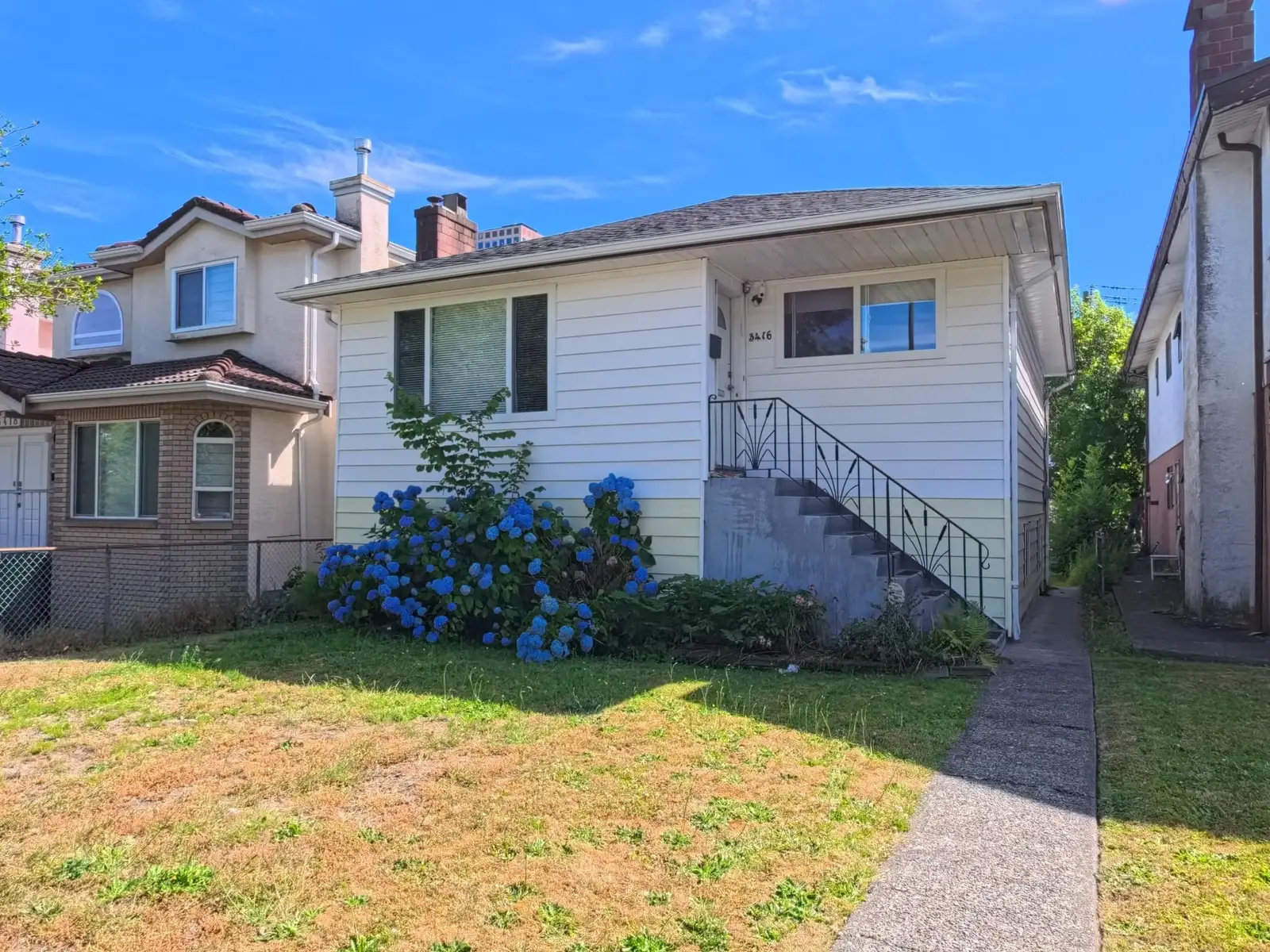 3416 MONMOUTH AVENUE, Vancouver BC V5R 5R9