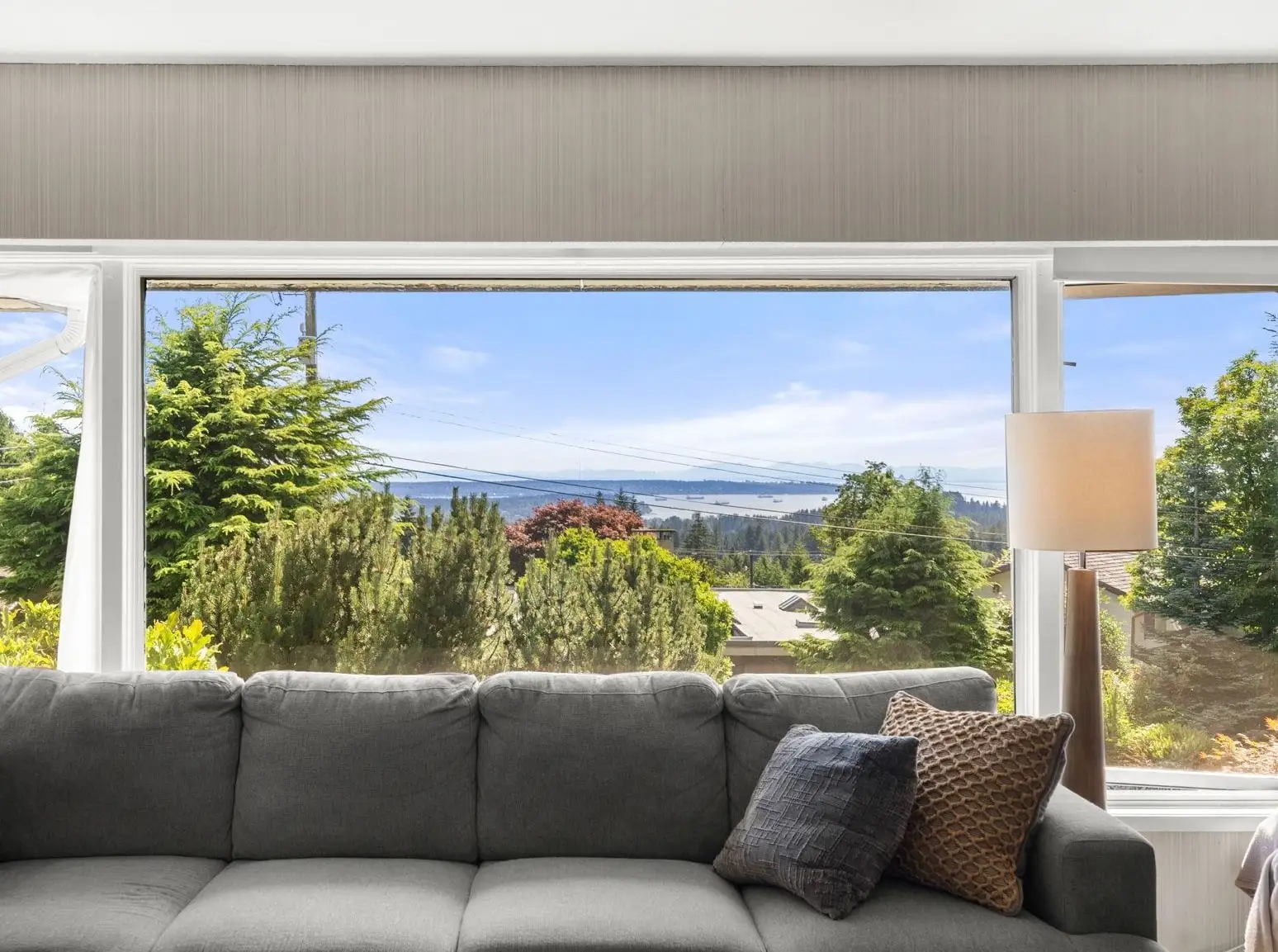 674 BLUERIDGE AVENUE, North Vancouver BC V7R 2J3