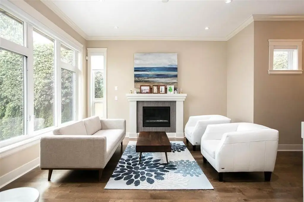 1132 CLOVERLEY STREET, North Vancouver BC V7L 1N6