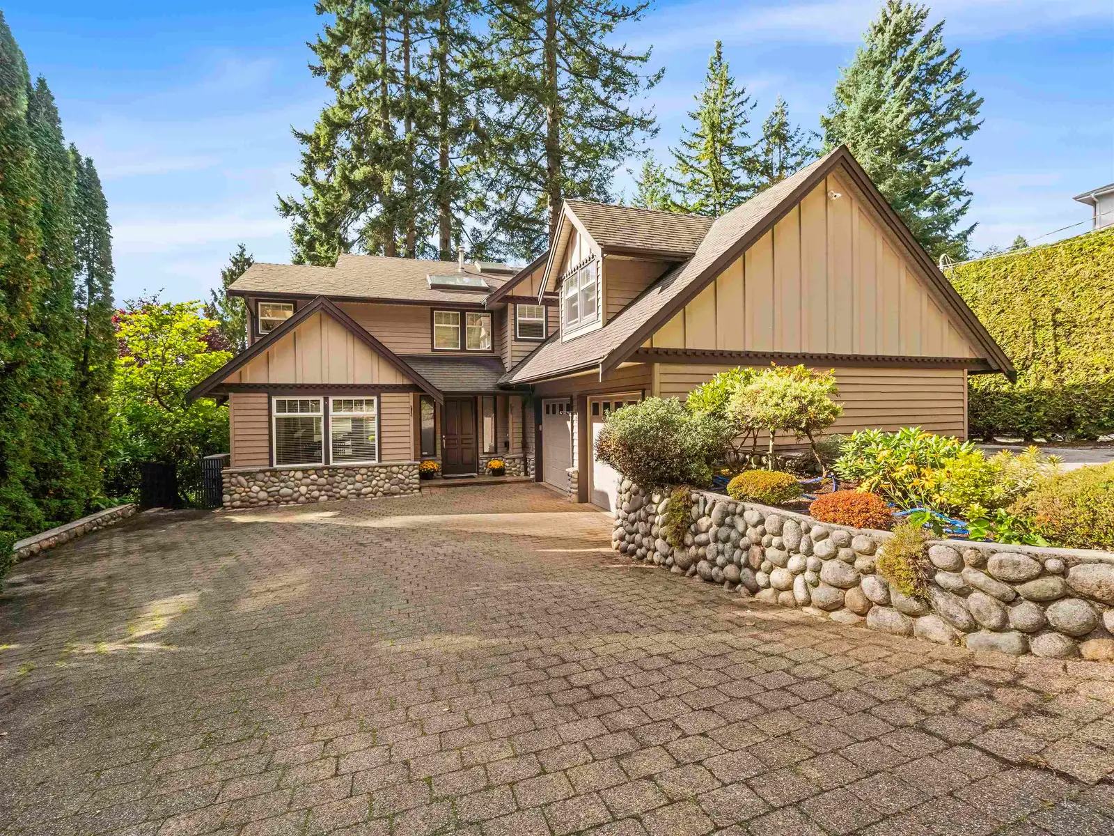 4047 WOODBURY AVENUE, North Vancouver BC V7N 3N4