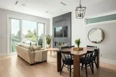 3 215 E 21ST STREET, North Vancouver BC V7L 3B7