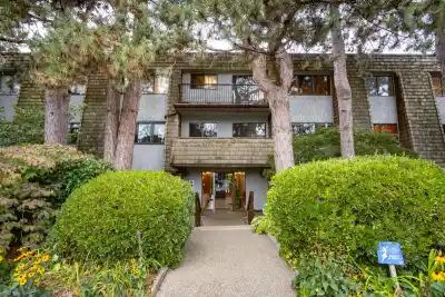 303 1721 ST. GEORGES AVENUE, North Vancouver BC V7L 3J8
