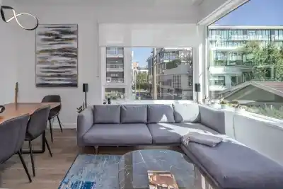 487 W 26TH AVENUE, Vancouver BC V5Y 0M8
