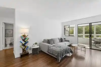 204 1155 ROSS RD, North Vancouver BC V7K 1C6