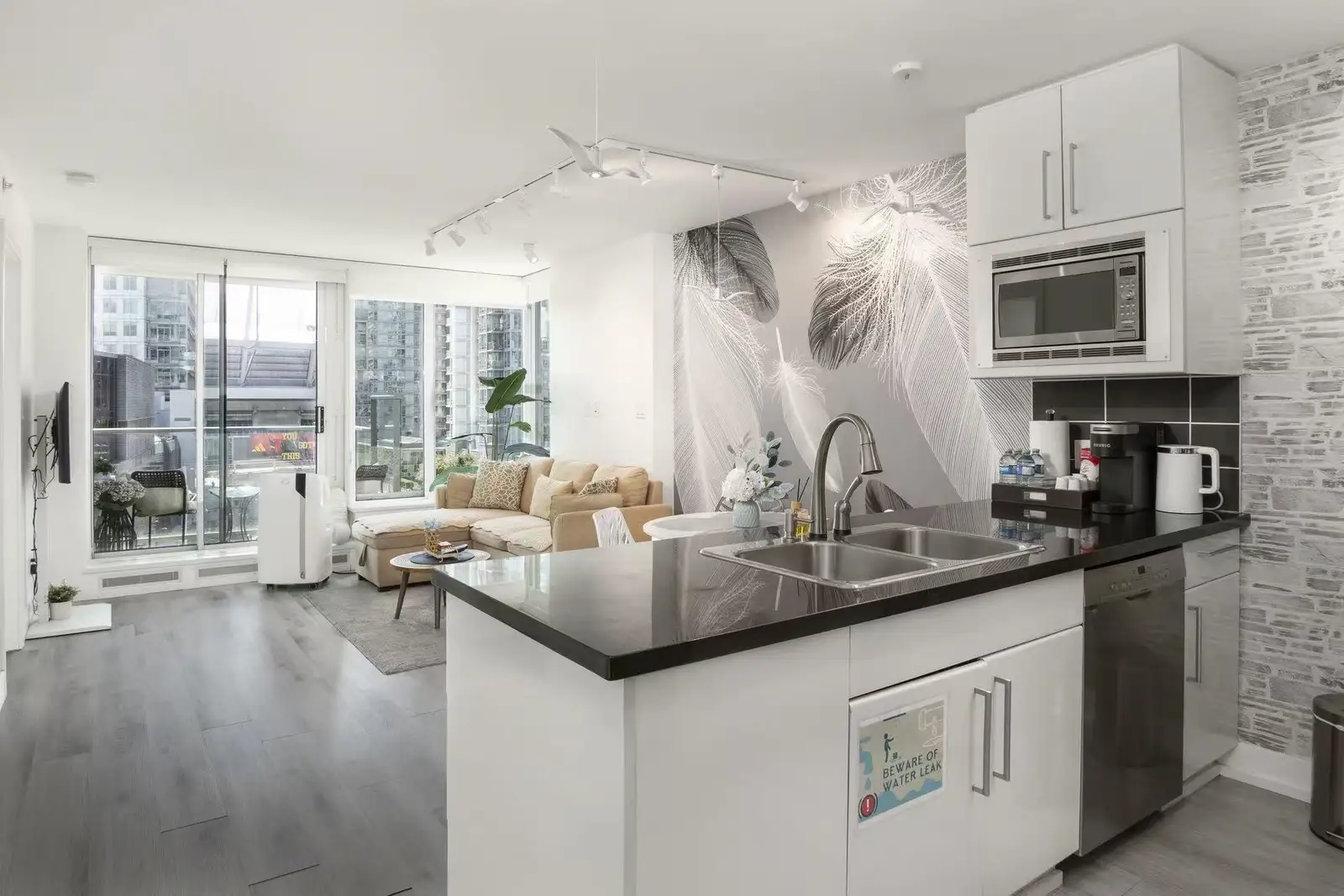 1107 689 ABBOTT STREET, Vancouver BC V6B 0J2