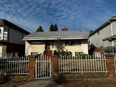 2621 E 8TH AVENUE, Vancouver BC V5M 1W4