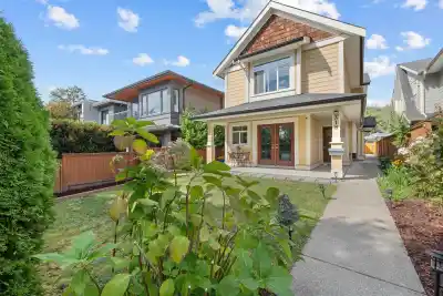 318 W 18TH STREET, North Vancouver BC V7M 1W9