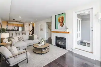 308 1707 CHARLES STREET, Vancouver BC V5L 2T6