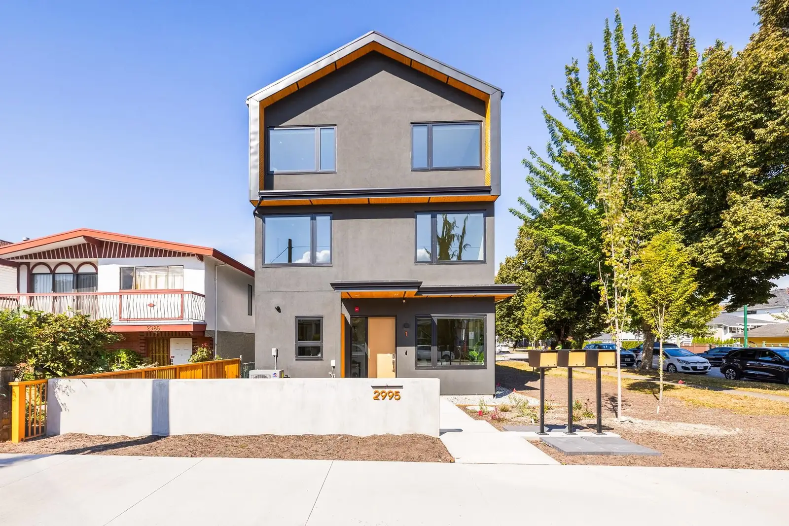 1 2995 ADANAC STREET, Vancouver BC V5K 2N4