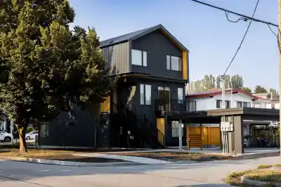 1 2995 ADANAC STREET, Vancouver BC V5K 2N4
