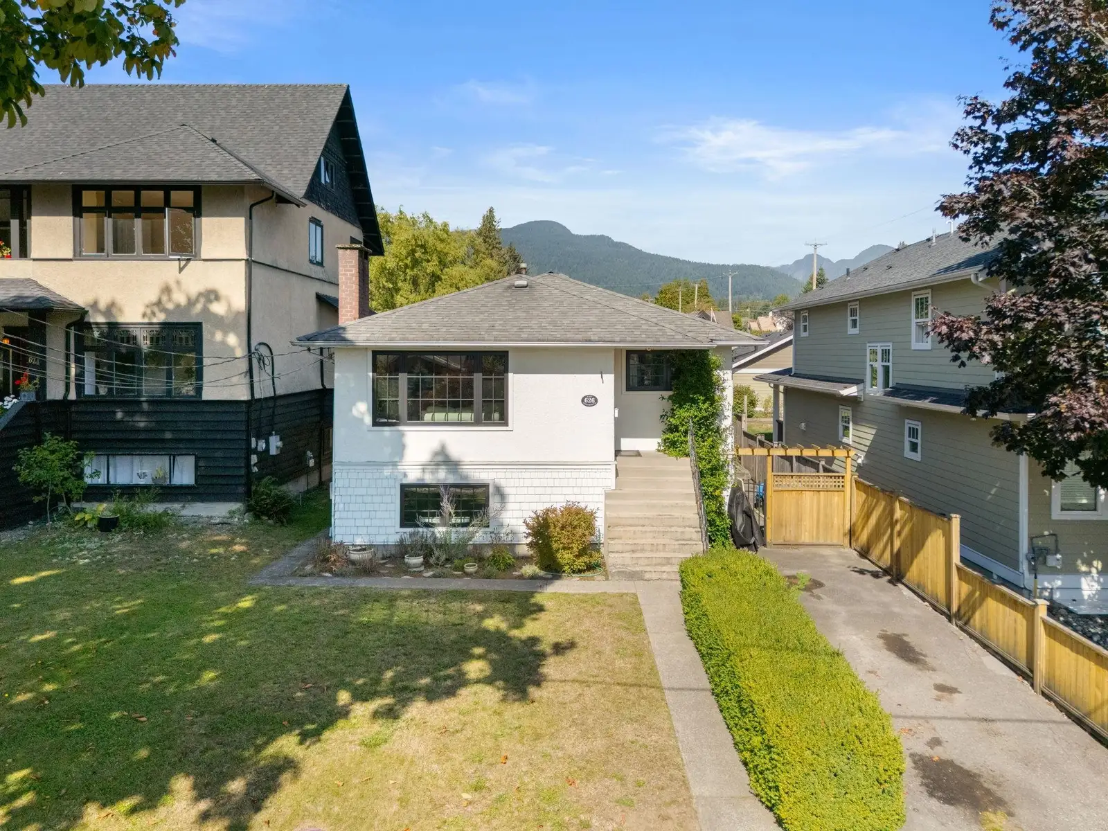 626 E 13TH STREET, North Vancouver BC V7L 2M5