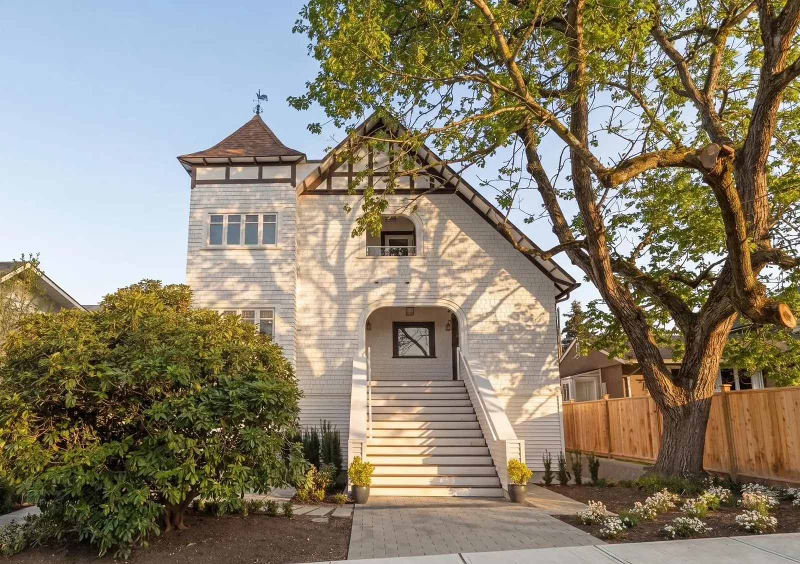 1 326 W 14TH STREET, North Vancouver BC V7M 1P6