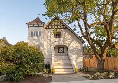 1 326 W 14TH STREET, North Vancouver BC V7M 1P6