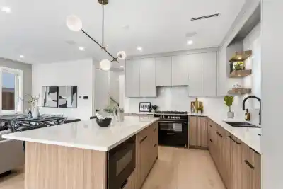 1 2258 NAPIER STREET, Vancouver BC V5L 2P2